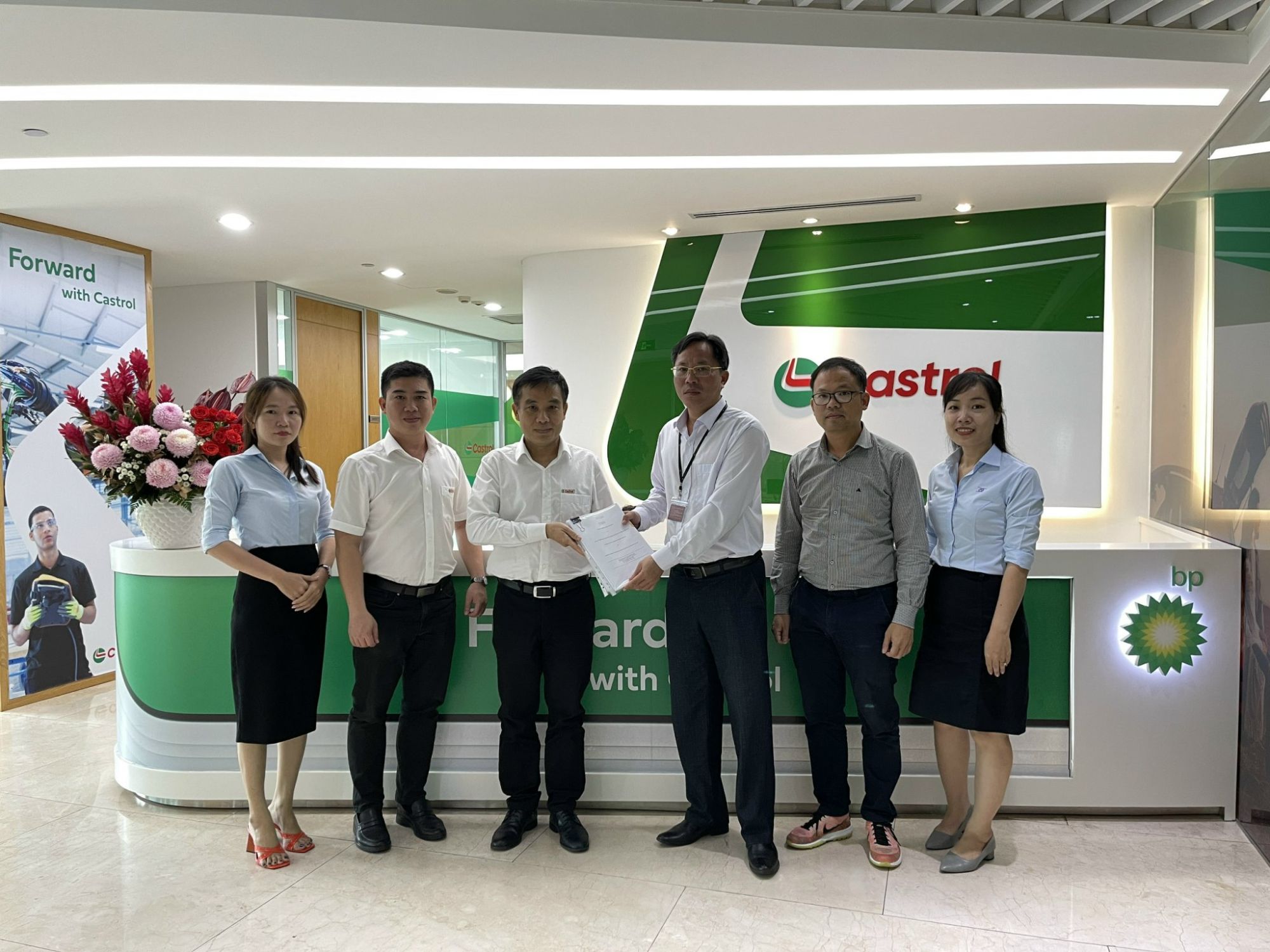 Đông Dương Tân ký kết với Castrol BP Petco, phân phối trên 7 tỉnh thành